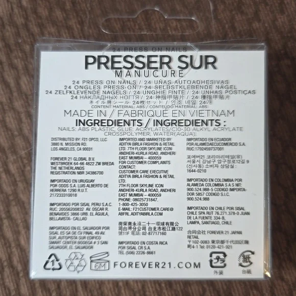 NWT Forever 21 Candycane 24 Piece Press On Nail Set One Size Red&White - Picture 3 of 4